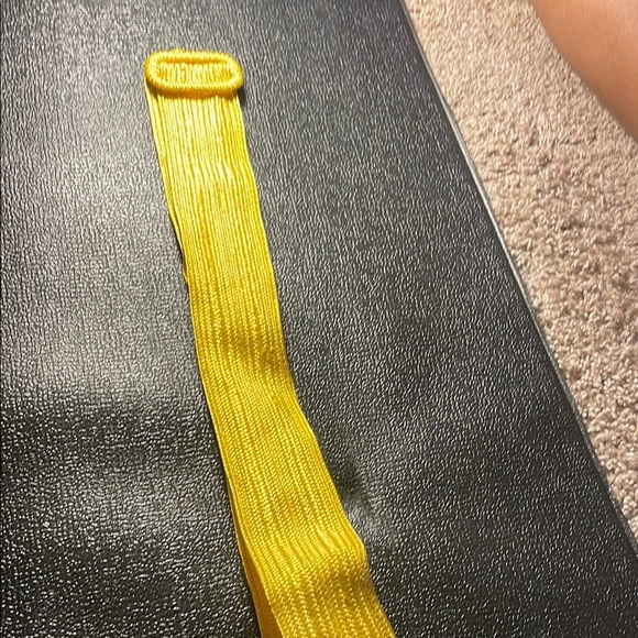 Source Unknown Yellow Belt with Vibrant Design - Picture 3 of 5